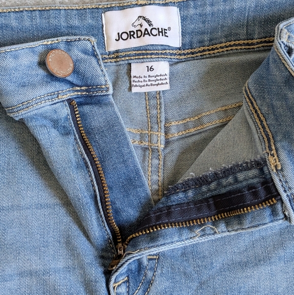 Jordache Light Wash Denim Bermuda Shorts - Picture 4 of 4